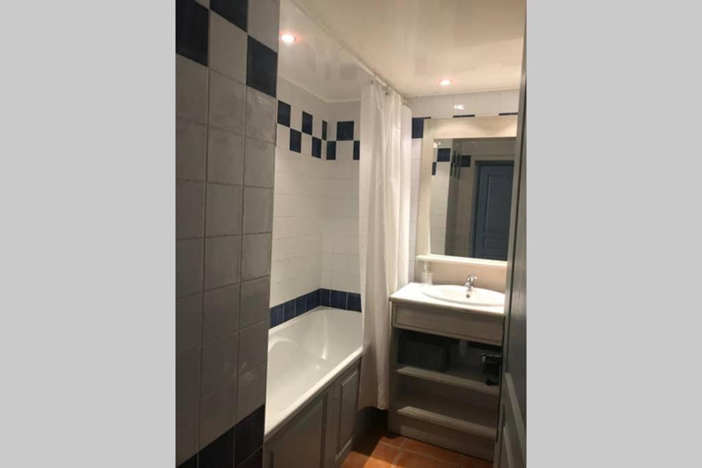 Les Terrasses Du Liouquet T2, Piscine , Parking , A 150 M Apartment